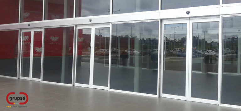 Portas e divisórias de vidro